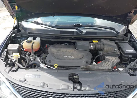 2017 Chrysler Pacifica Touring-L z USA, uszkodzony, nr VIN 2C4RC1BG7HR514864